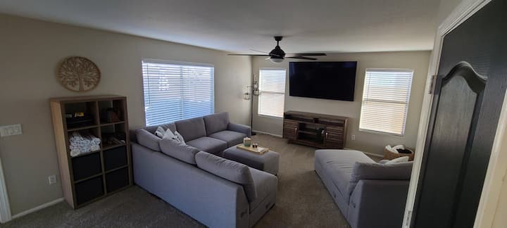 4 Bdrm With Pool In A Great Location! - Litchfield Park, AZ