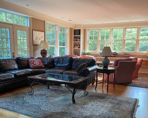 House on Narragansett Bay sleeps 10, 2&1/2 baths gallery image 5