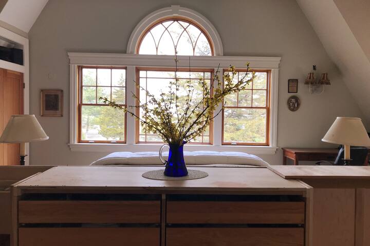 House on Narragansett Bay sleeps 10, 2&1/2 baths gallery image 3