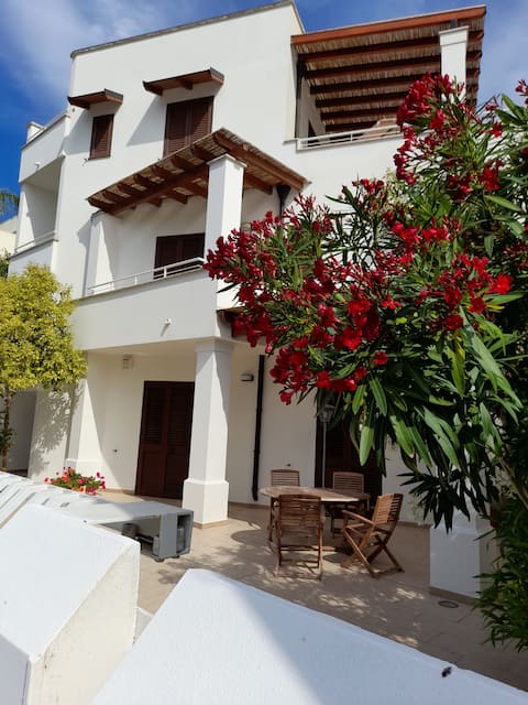 Top Airbnb: Gabbiano two-room apartment 30 meters from the sea a Porto Cesareo