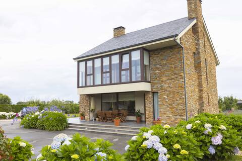 Cozy house near Las Catedrales beach