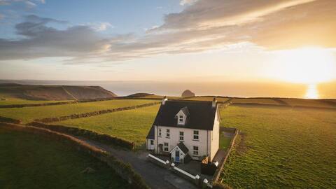 Tregosse House - Outstanding sea views, sleeps 10