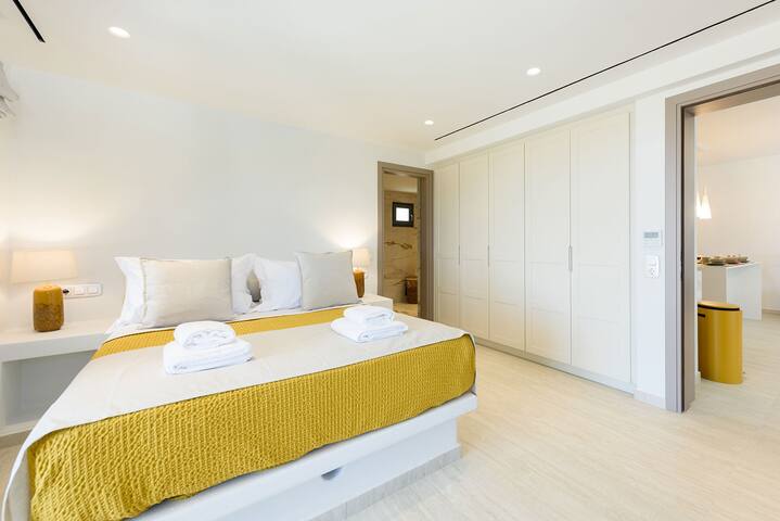 Villa Rocks with scenic views and swimming pool gallery image 3