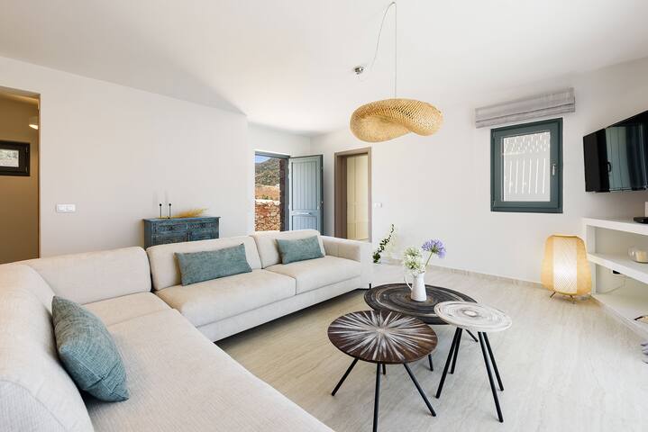 Villa Rocks with scenic views and swimming pool gallery image 2