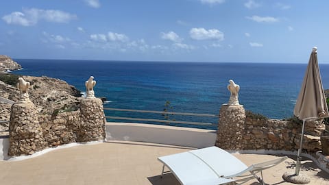 Villa overlooking the sea