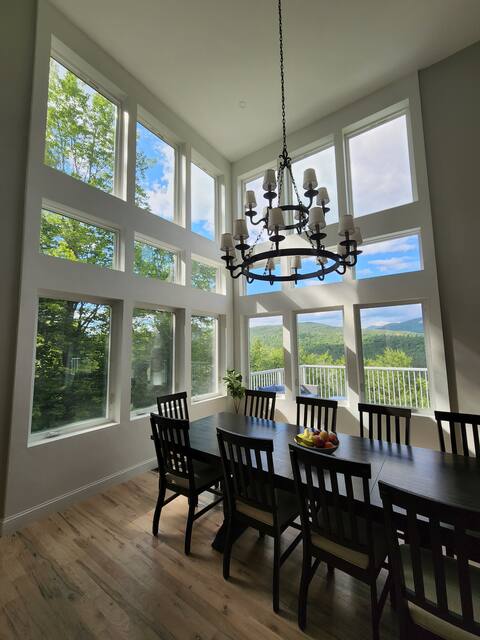Luxury spacious mountain retreat, picturesque view