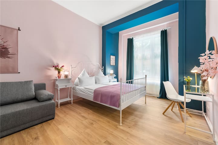 Holiday 33 Apartment I – Large 4-Room in Mitte