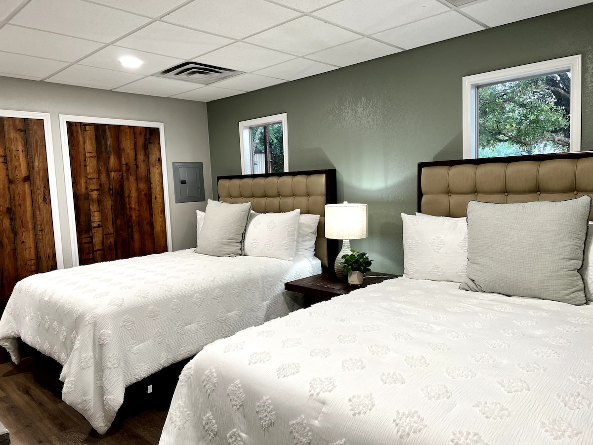 2. spálňa - 2 menšie manželské postele