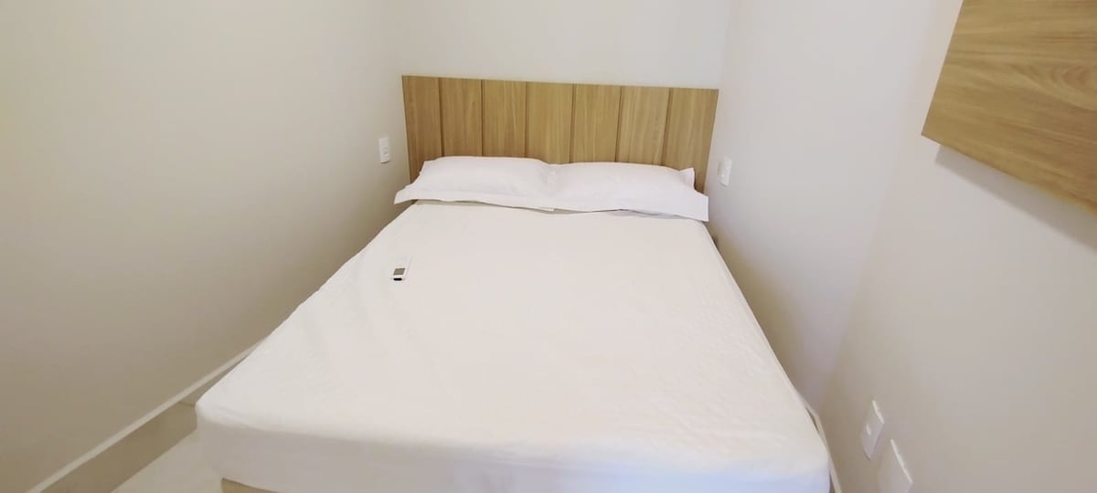 卧室2 ：标准双人床