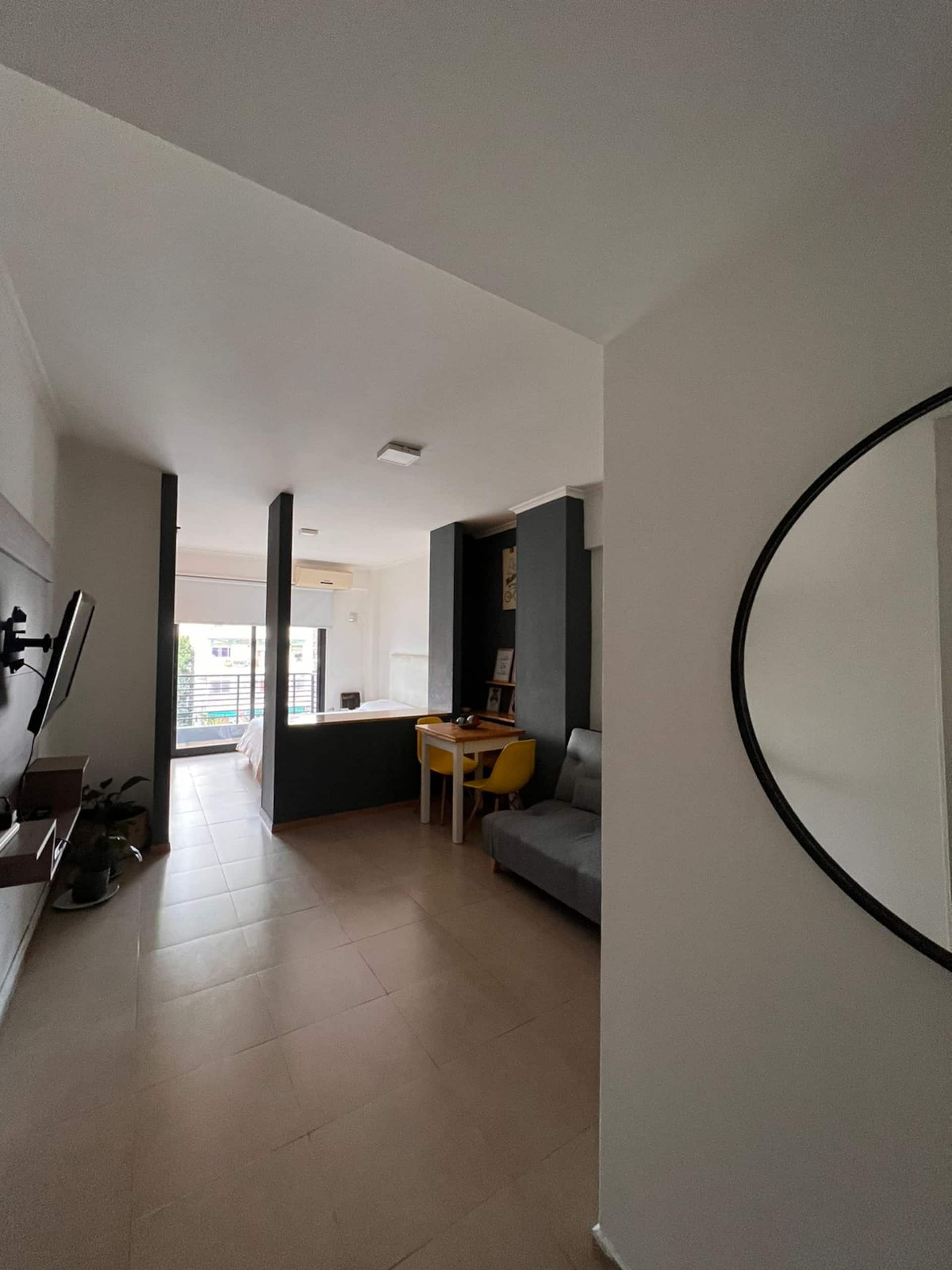 Beautiful studio apartment with balcony, excellent location
