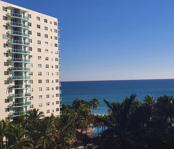 Ocean View Apartment 1BDR/1.5BA Floor 7 Condominiums for Rent in