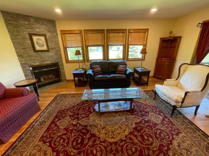 Pine hill Condo best skiing in the East. Vacation homes for Rent in