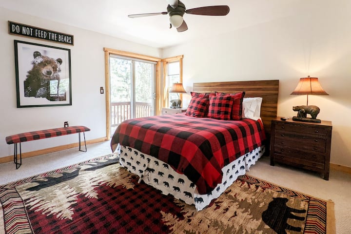 Bear Bedroom (Upstairs)