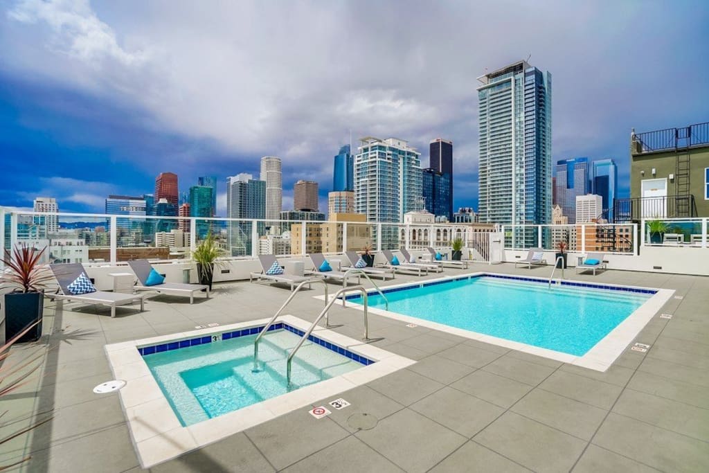 Modern, Spacious 1 Bd Loft in DTLA - FREE Parking