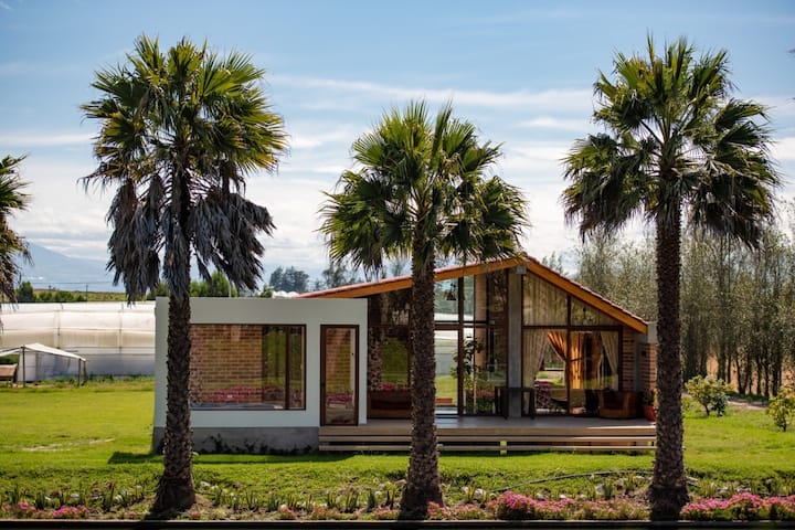 “Las Golondrinas” Lake Cabin