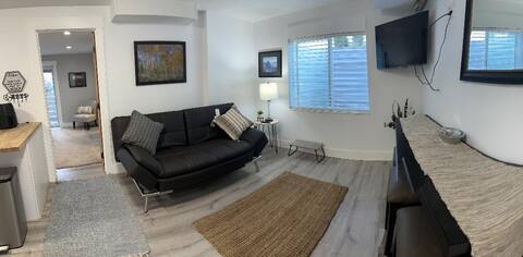 1 Bedroom,
bath + a Sofa bed by shops, food & ski
