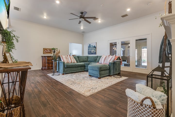 Southwest Lbk Suzy Mae 3/2/2 + Pergola Patio - Lubbock, TX
