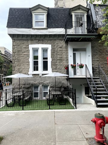 FULLY RENOVATED! ALL NEW! 4 1/2 DT MTL W/ PATIO