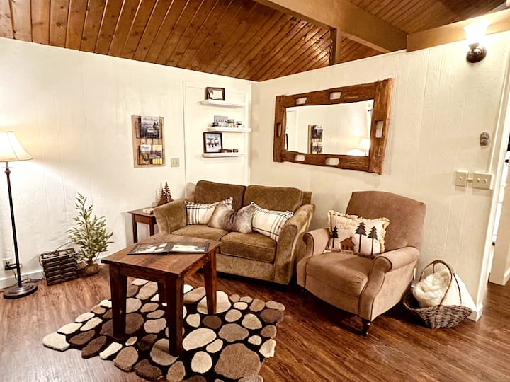 Rainshadow Cabin - Romantic Getaway - Washington