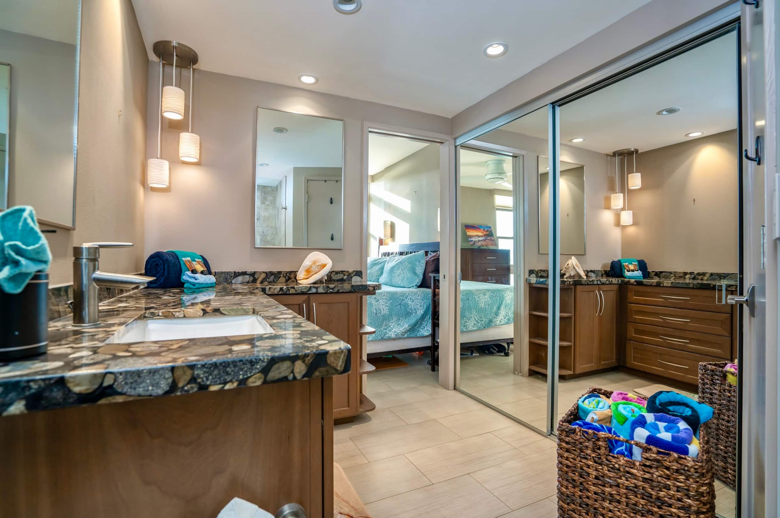 Ocean Front With Ocean View! AC, King Bed, 2 Bath! - Image 10