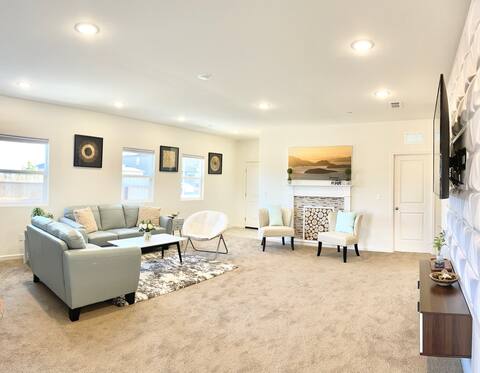 Brand new 3 bedrooms home with 2 baths+backyard