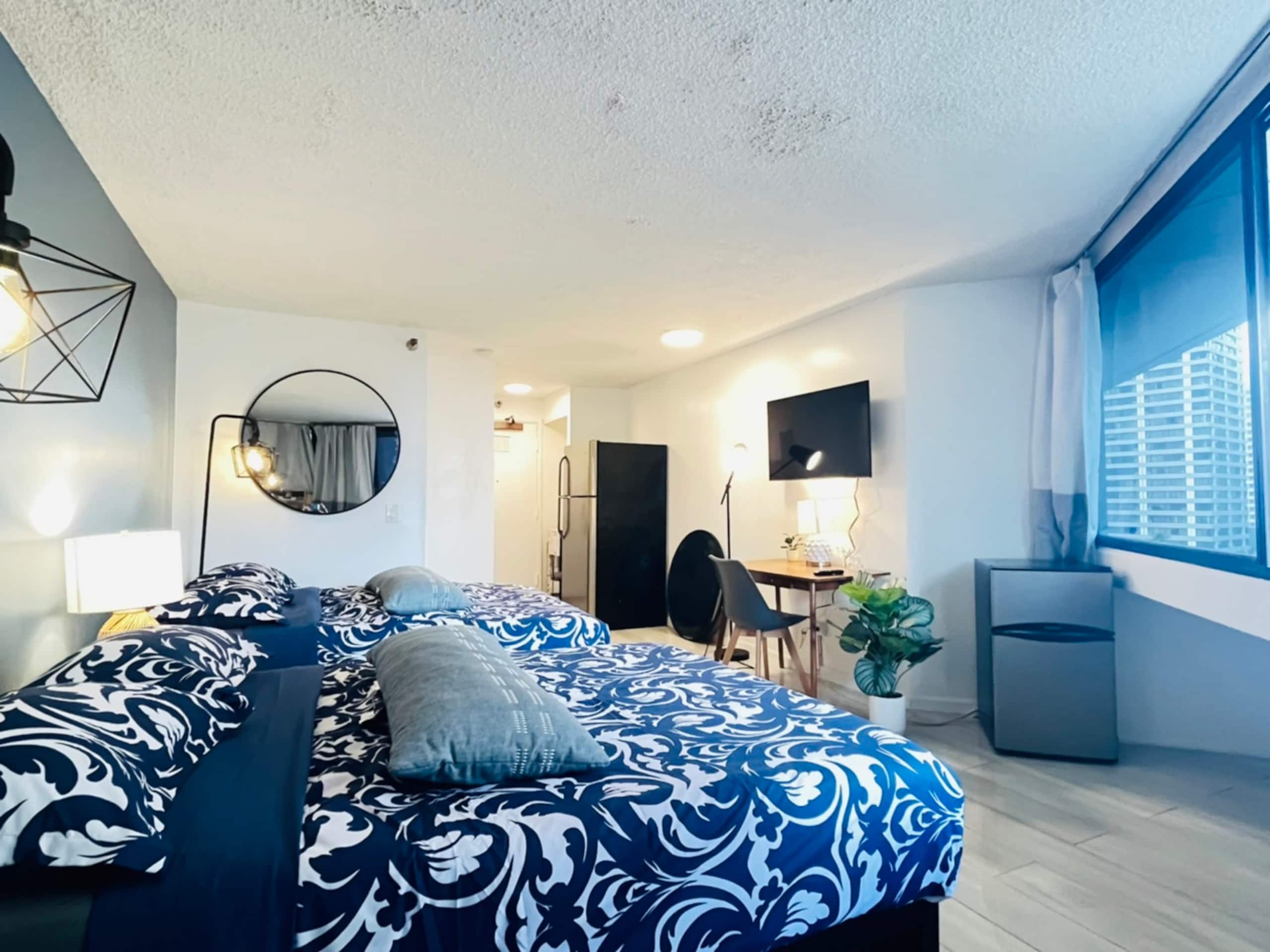 Condo in Honolulu · ★4.69 · 1 bedroom · 2 beds · 1 private bath - Image 11