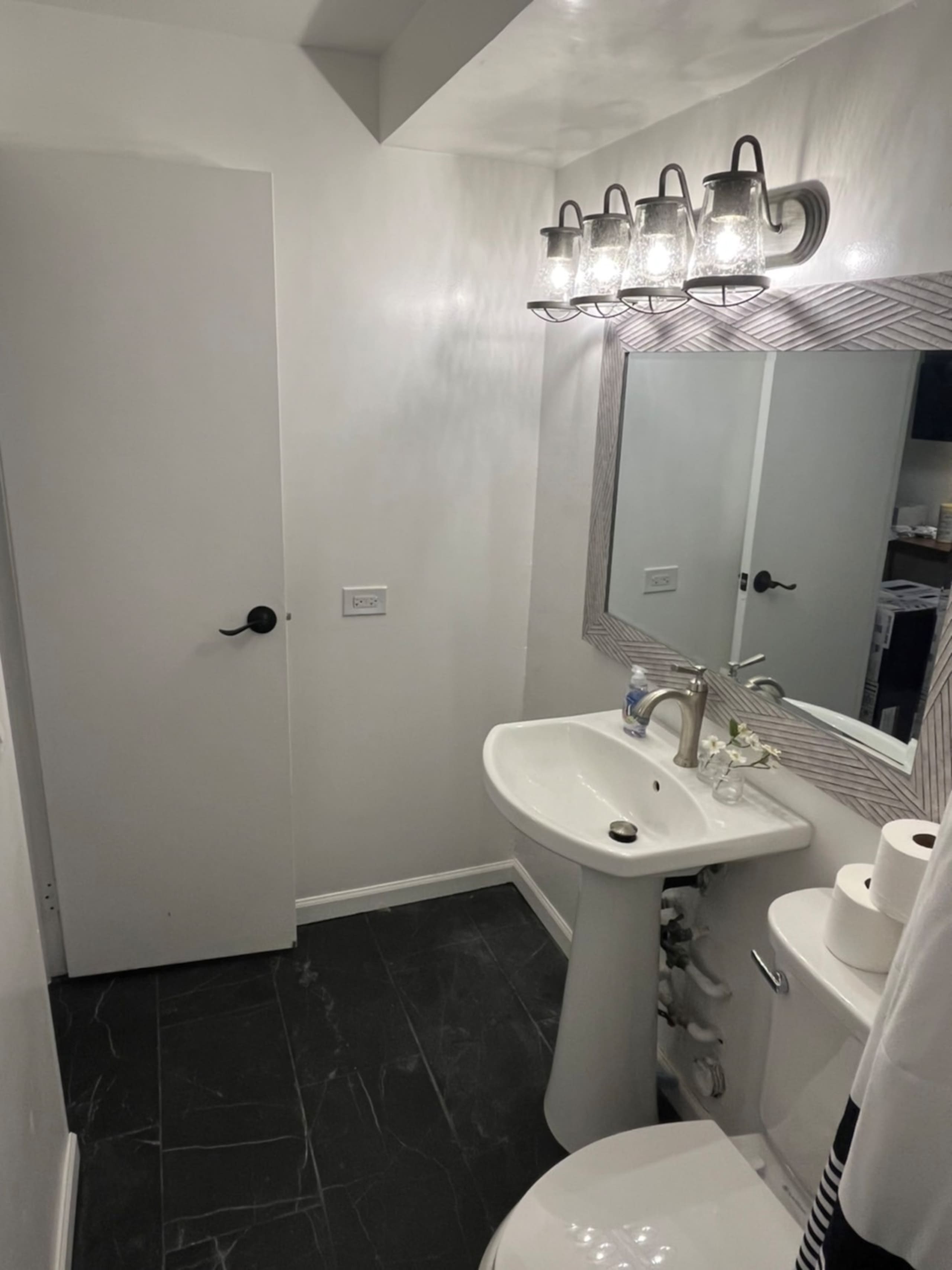 Condo in Honolulu · ★4.69 · 1 bedroom · 2 beds · 1 private bath - Image 24