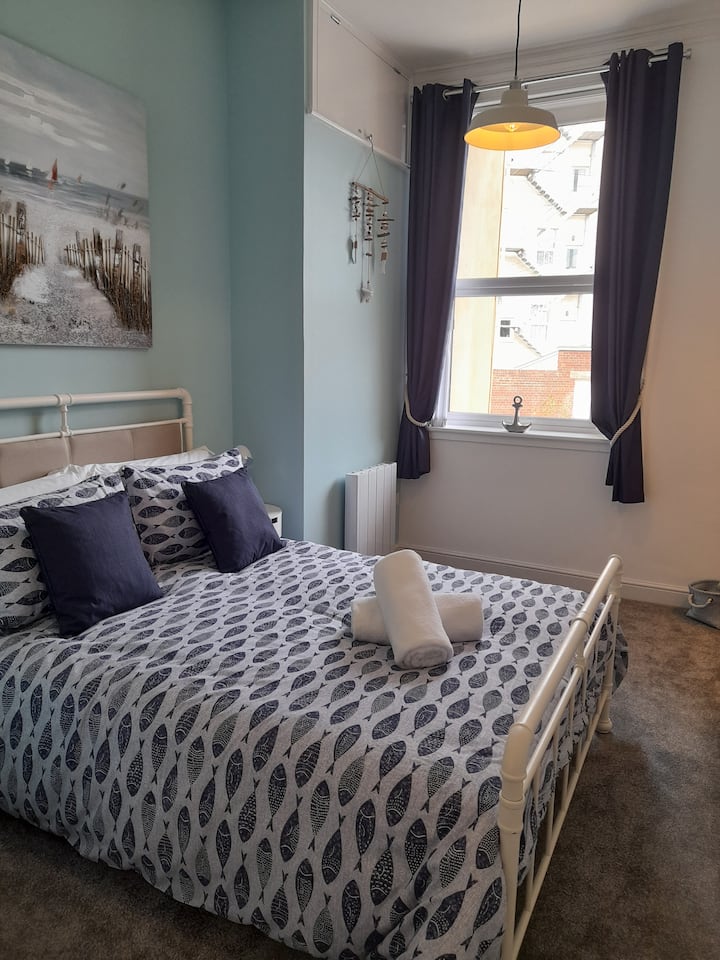 Tastefully decorated with a seaside theme. Vertical blinds and black out curtains for a great nights sleep.