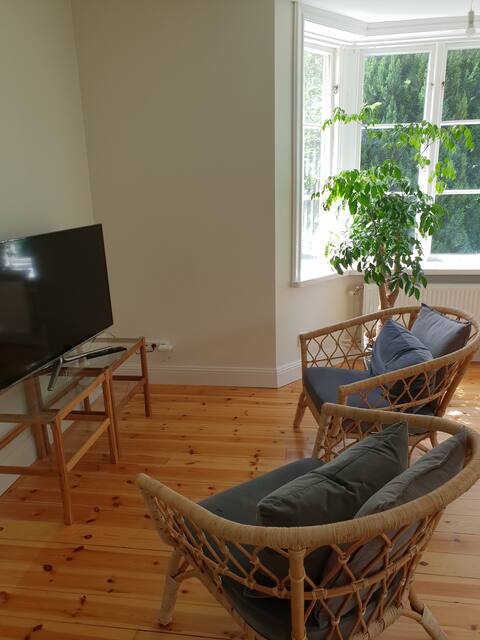 Top performing Airbnb: Nice apartment in beautiful garden in Kungsholmen
