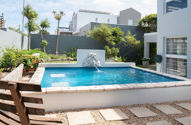 Home away from home in beautiful Bloubergstrand