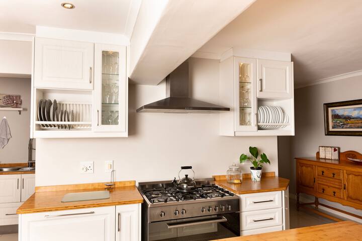 Home away from home in beautiful Bloubergstrand gallery image 5