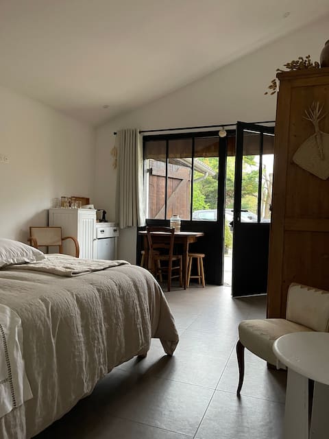 Dune, pleasant bed and breakfast with a patio