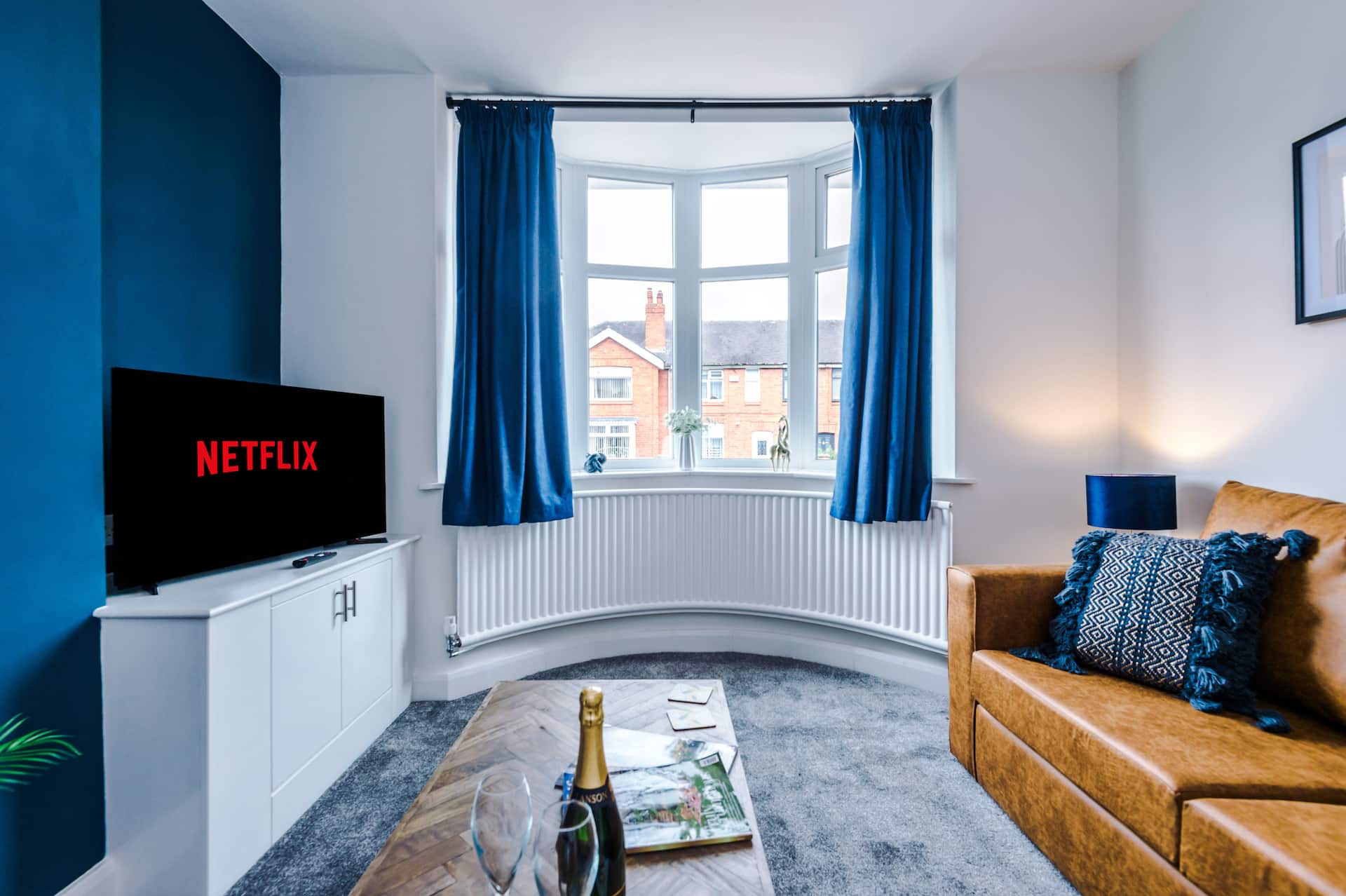 Pristine 3-bed home in Crewe by 53 Degrees Property, ideal for Business & Contractors, Great Parking - Sleeps 5