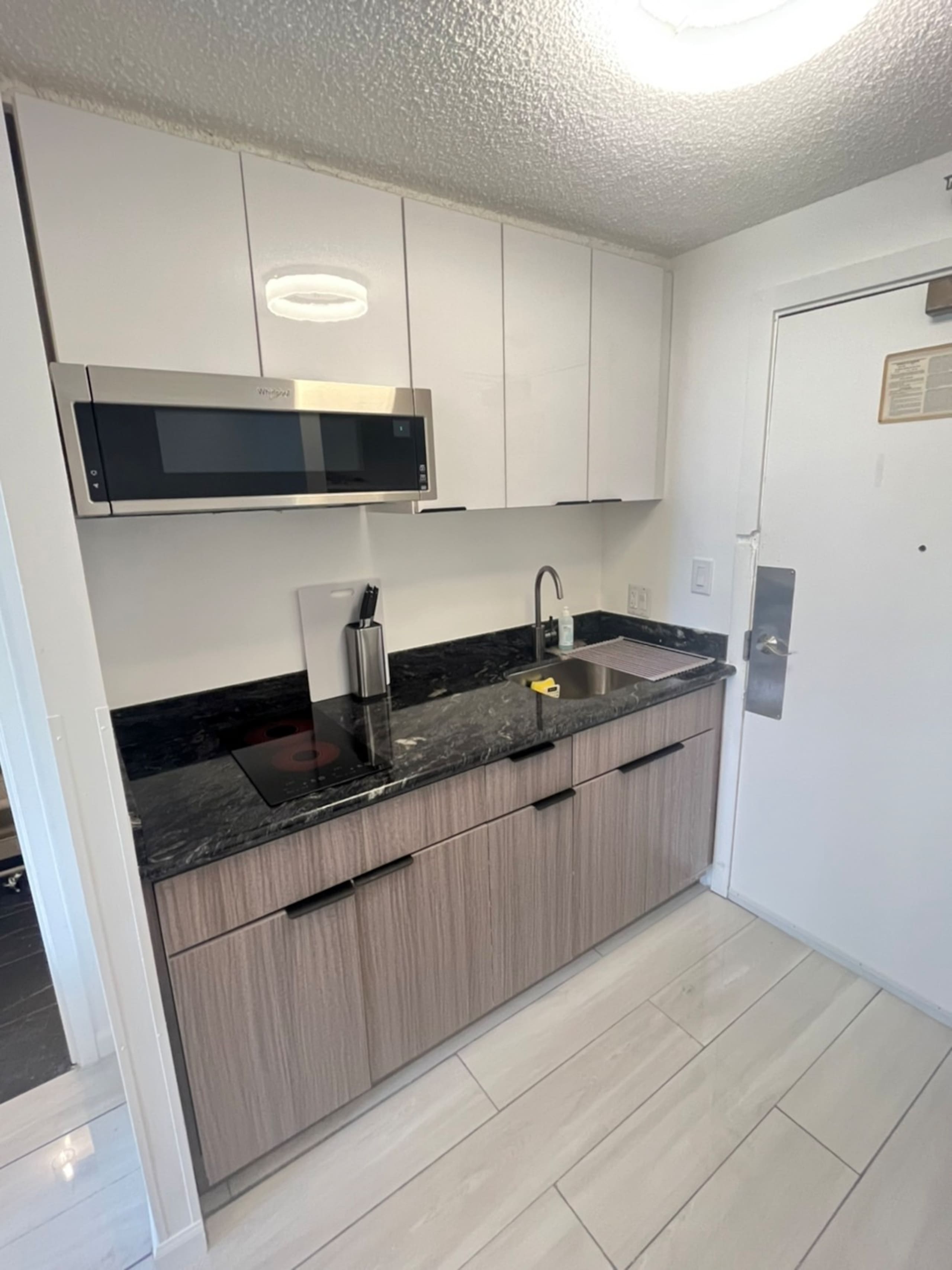 Condo in Honolulu · ★4.65 · 1 bedroom · 2 beds · 1 private bath - Image 6