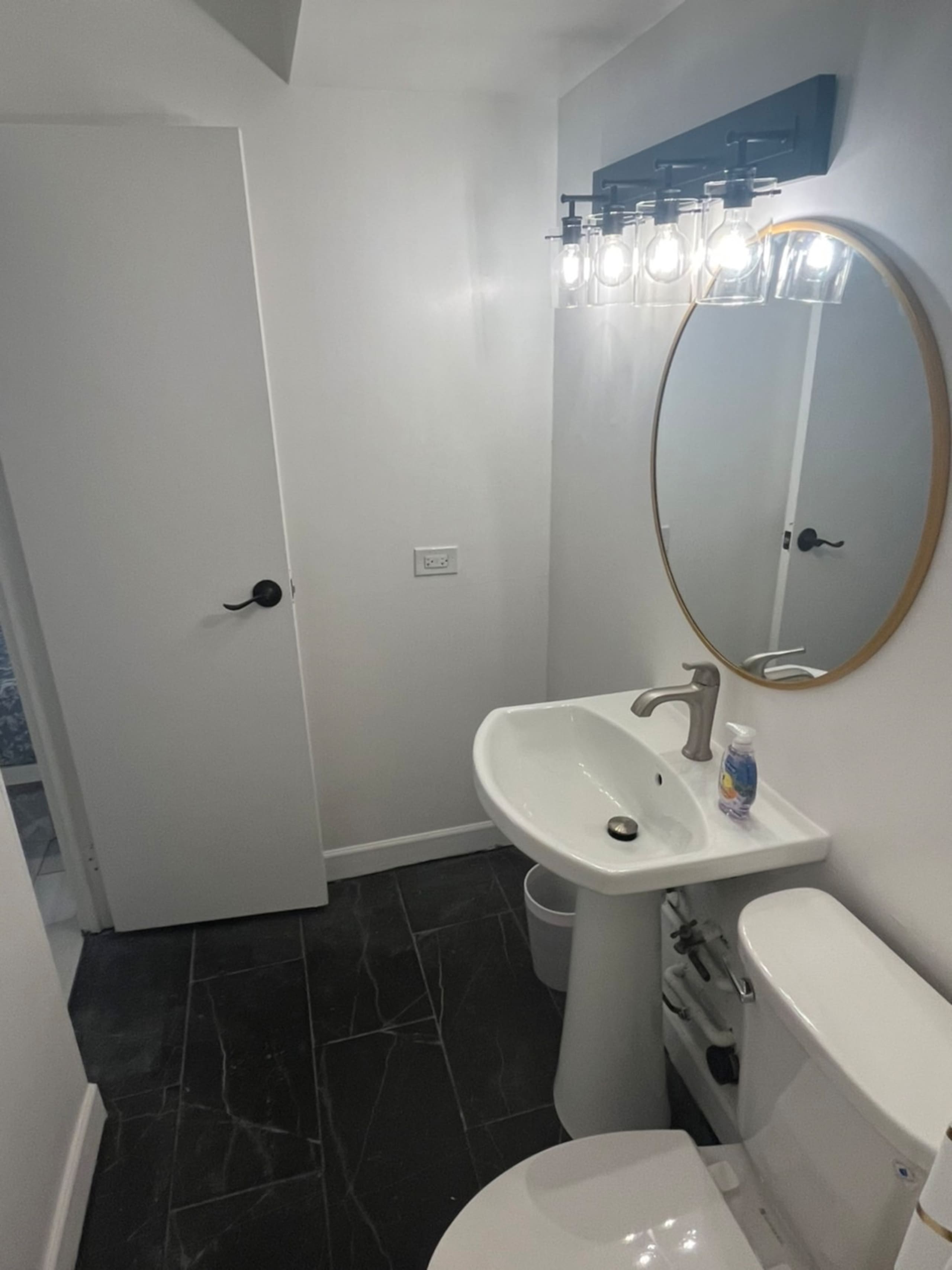 Condo in Honolulu · ★4.65 · 1 bedroom · 2 beds · 1 private bath - Image 27