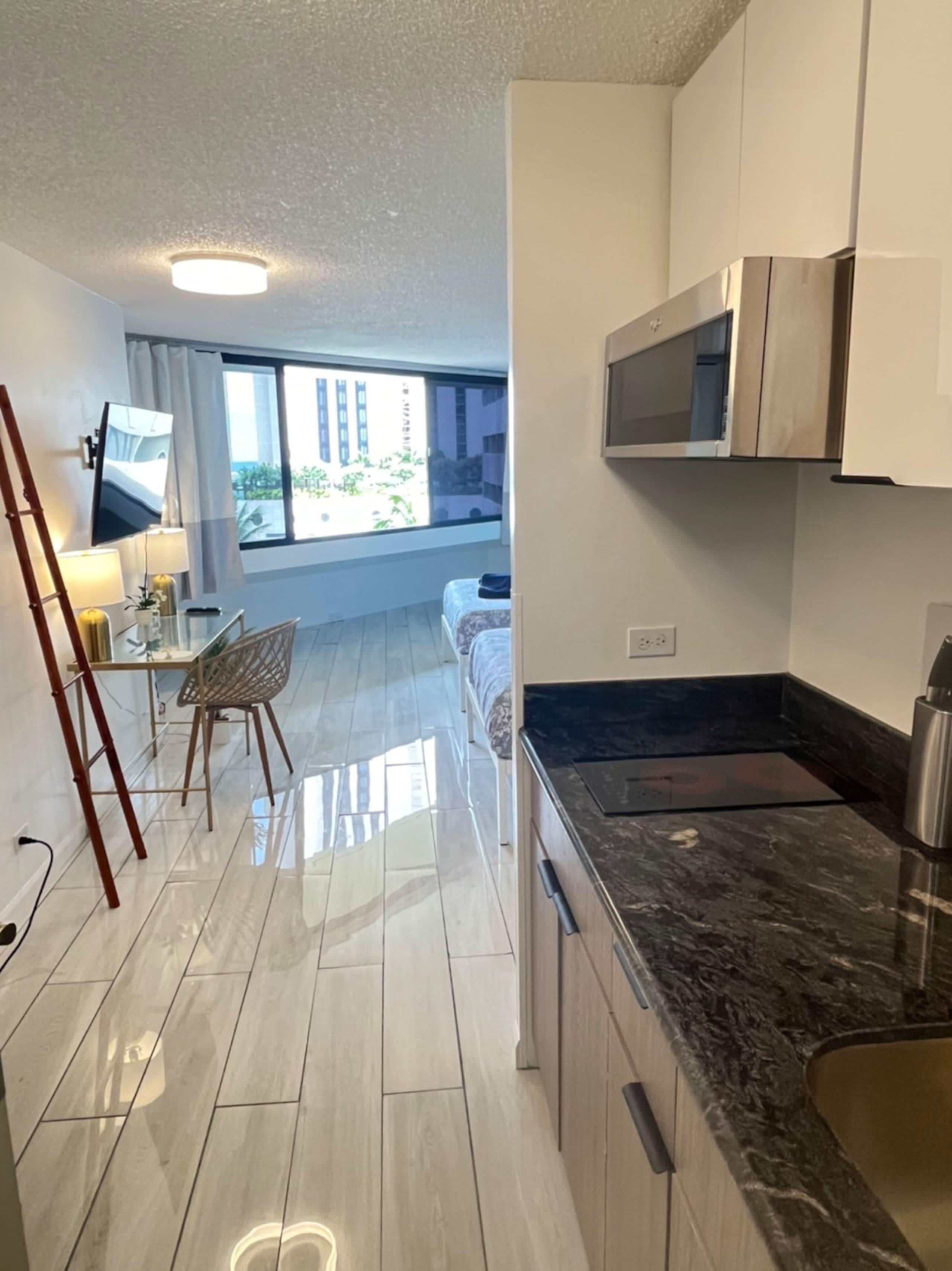 Condo in Honolulu · ★4.65 · 1 bedroom · 2 beds · 1 private bath - Image 5