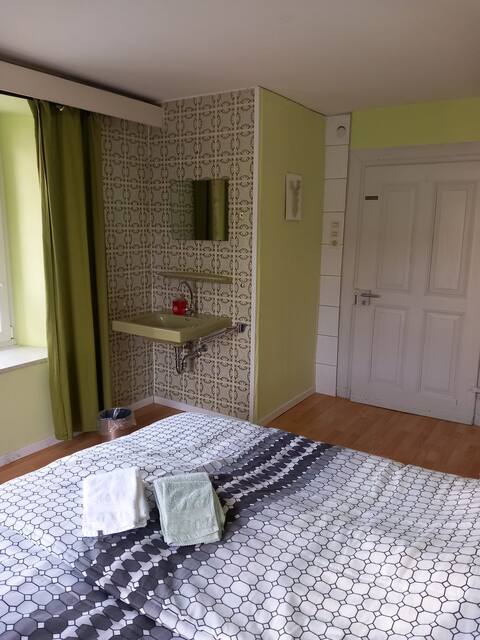 kamer met gedeelde badkamer