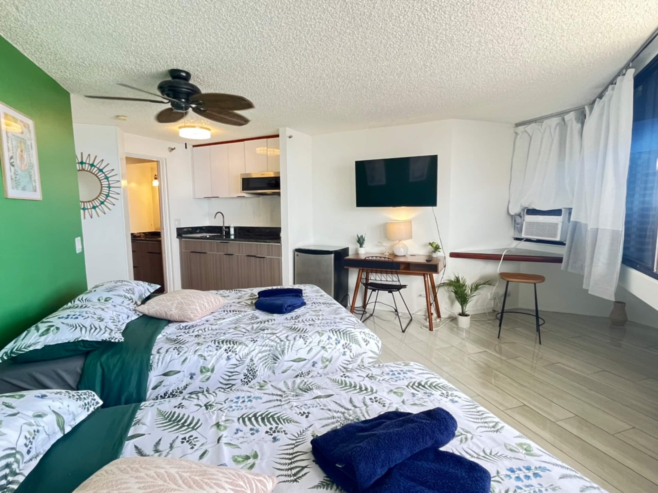 Condo in Honolulu · ★4.72 · 1 bedroom · 2 beds · 1 private bath - Image 10
