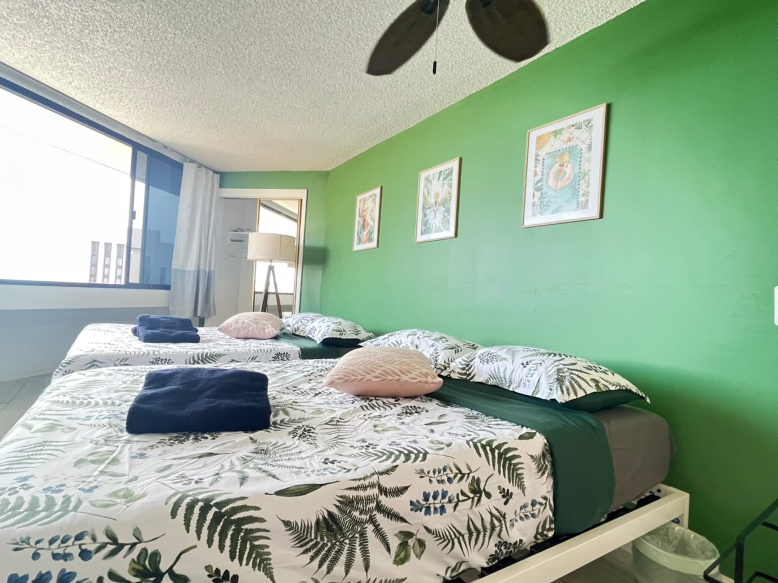 Condo in Honolulu · ★4.72 · 1 bedroom · 2 beds · 1 private bath - Image 13
