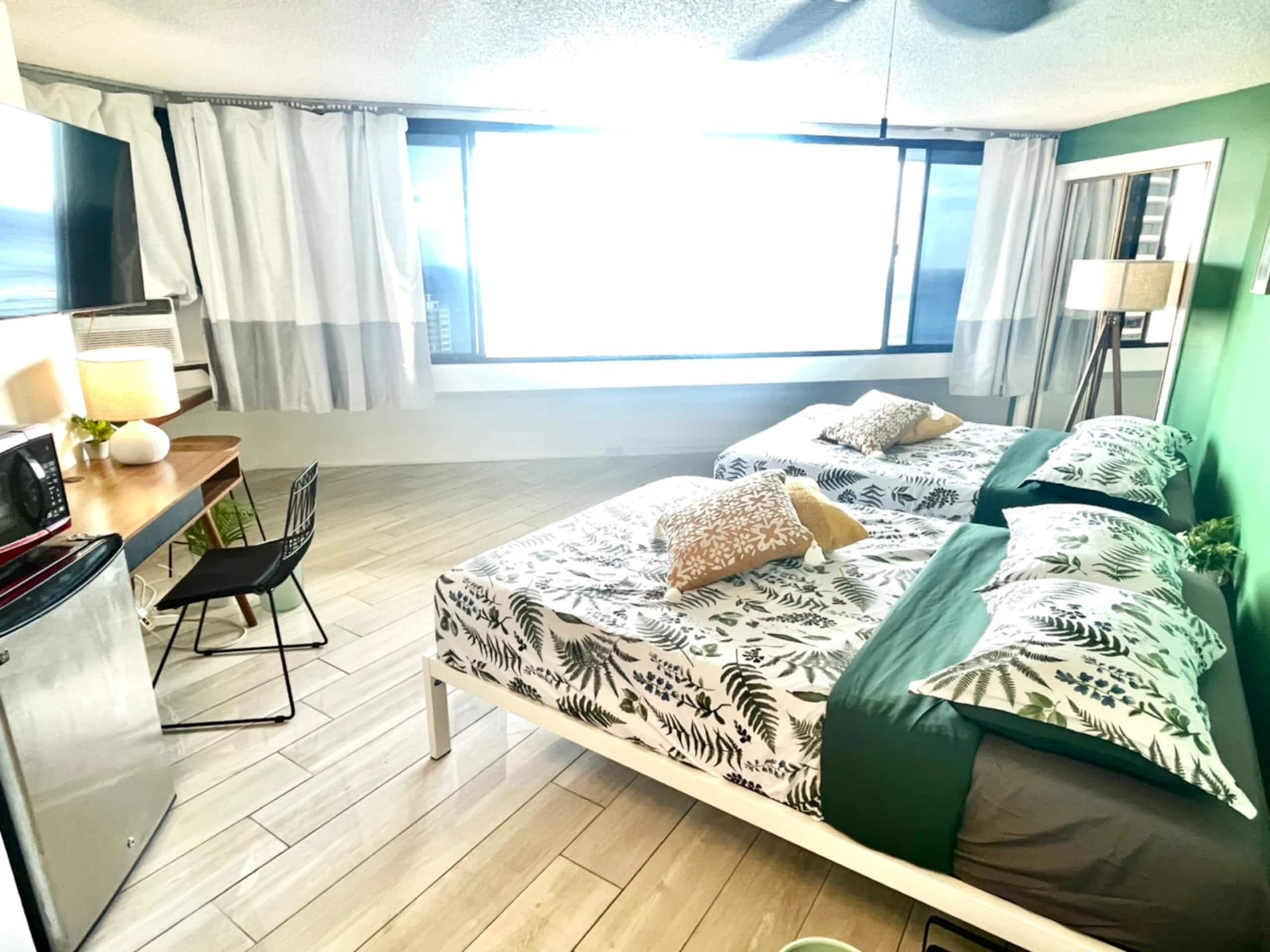 Condo in Honolulu · ★4.72 · 1 bedroom · 2 beds · 1 private bath - Image 11