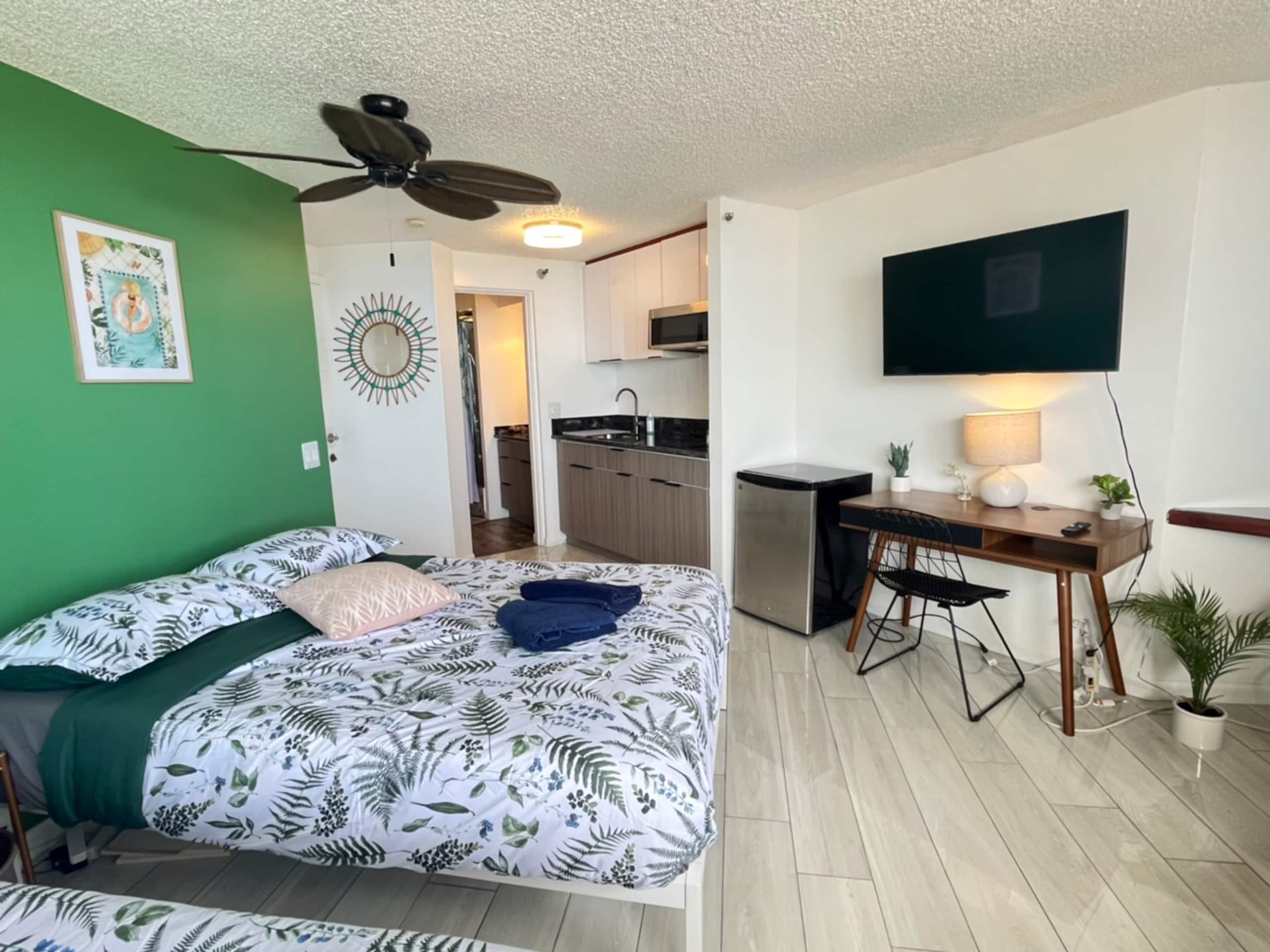 Condo in Honolulu · ★4.72 · 1 bedroom · 2 beds · 1 private bath - Image 16