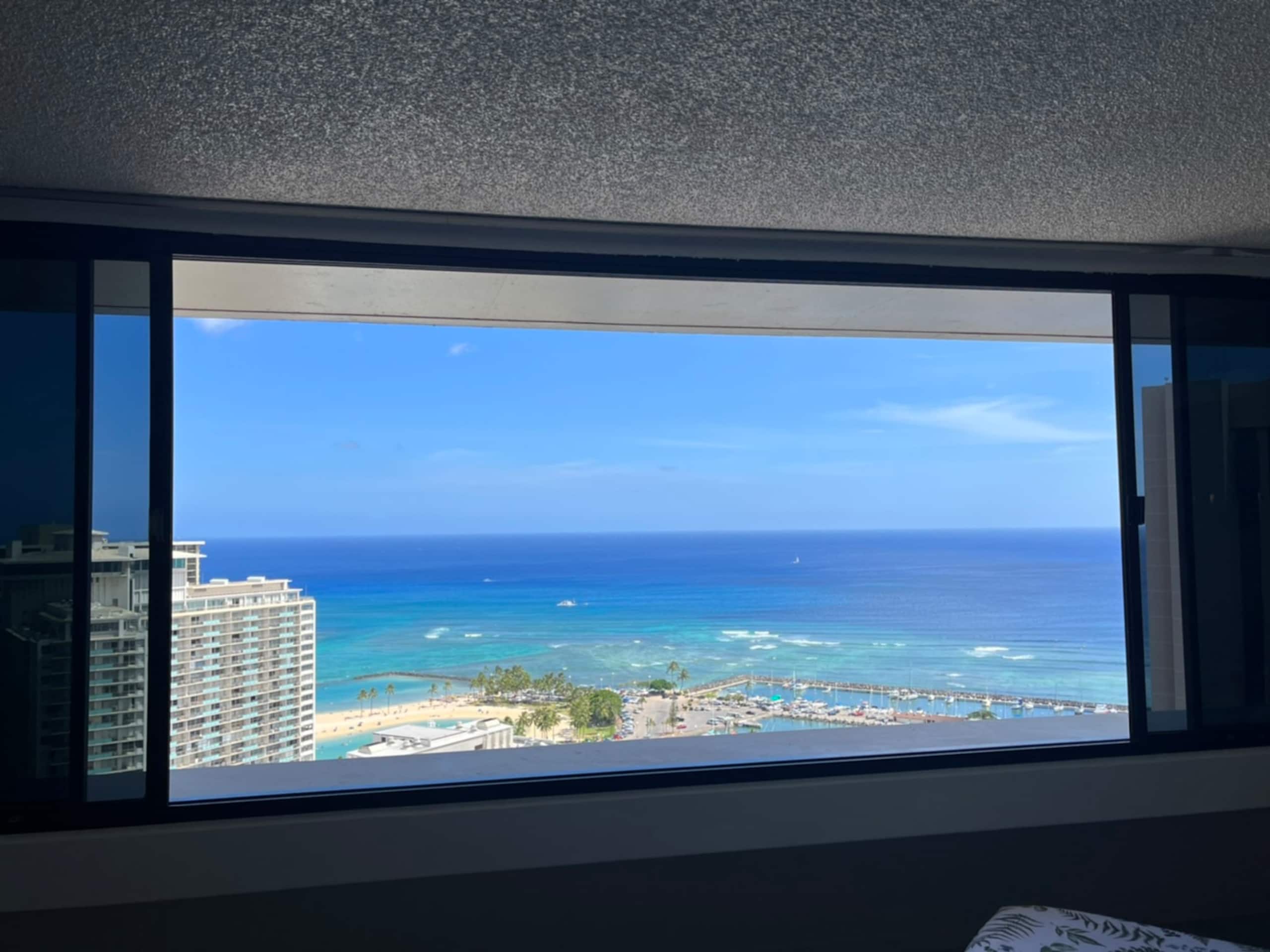 Condo in Honolulu · ★4.72 · 1 bedroom · 2 beds · 1 private bath - Image 25