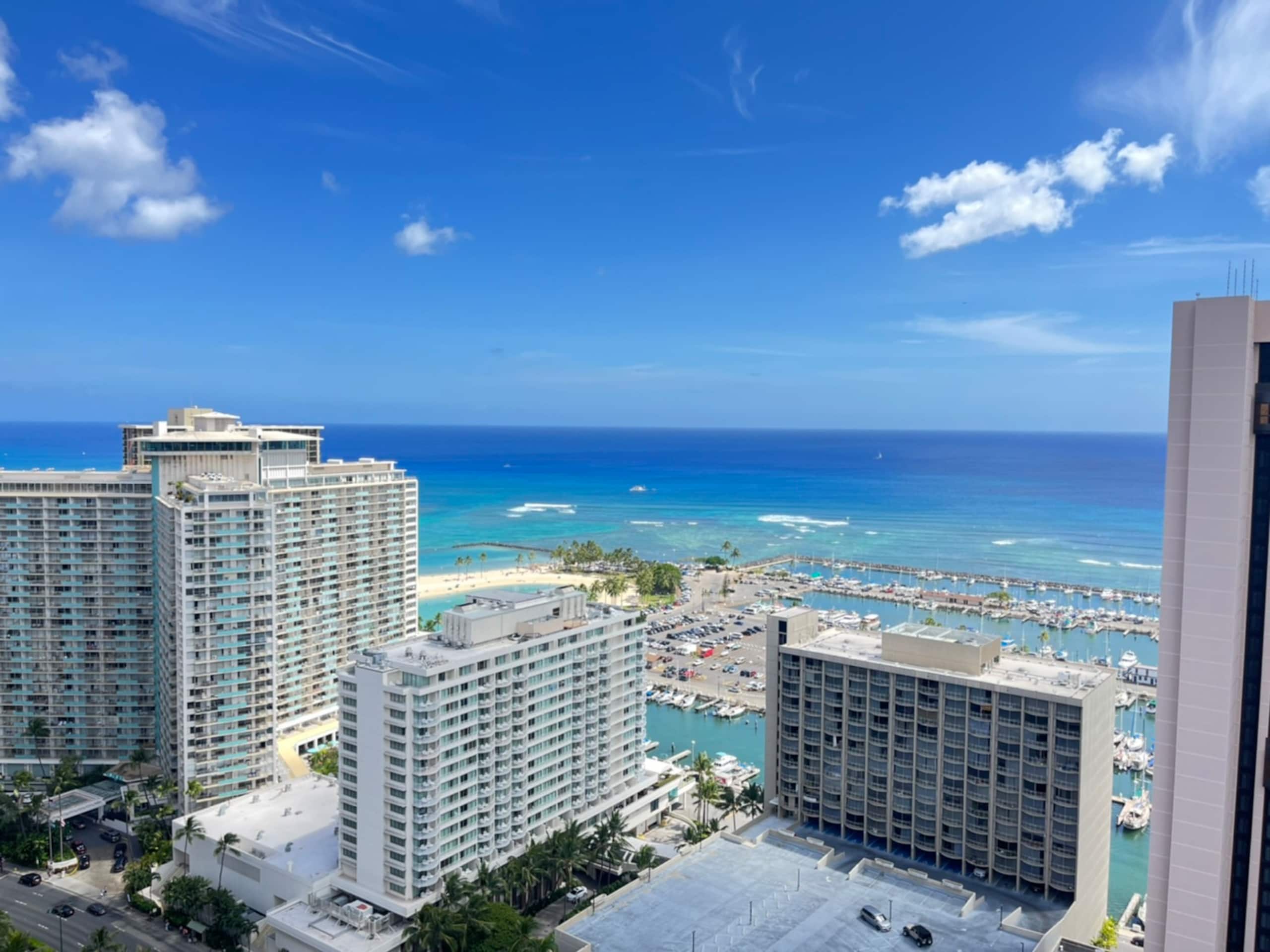 Condo in Honolulu · ★4.72 · 1 bedroom · 2 beds · 1 private bath - Image 2