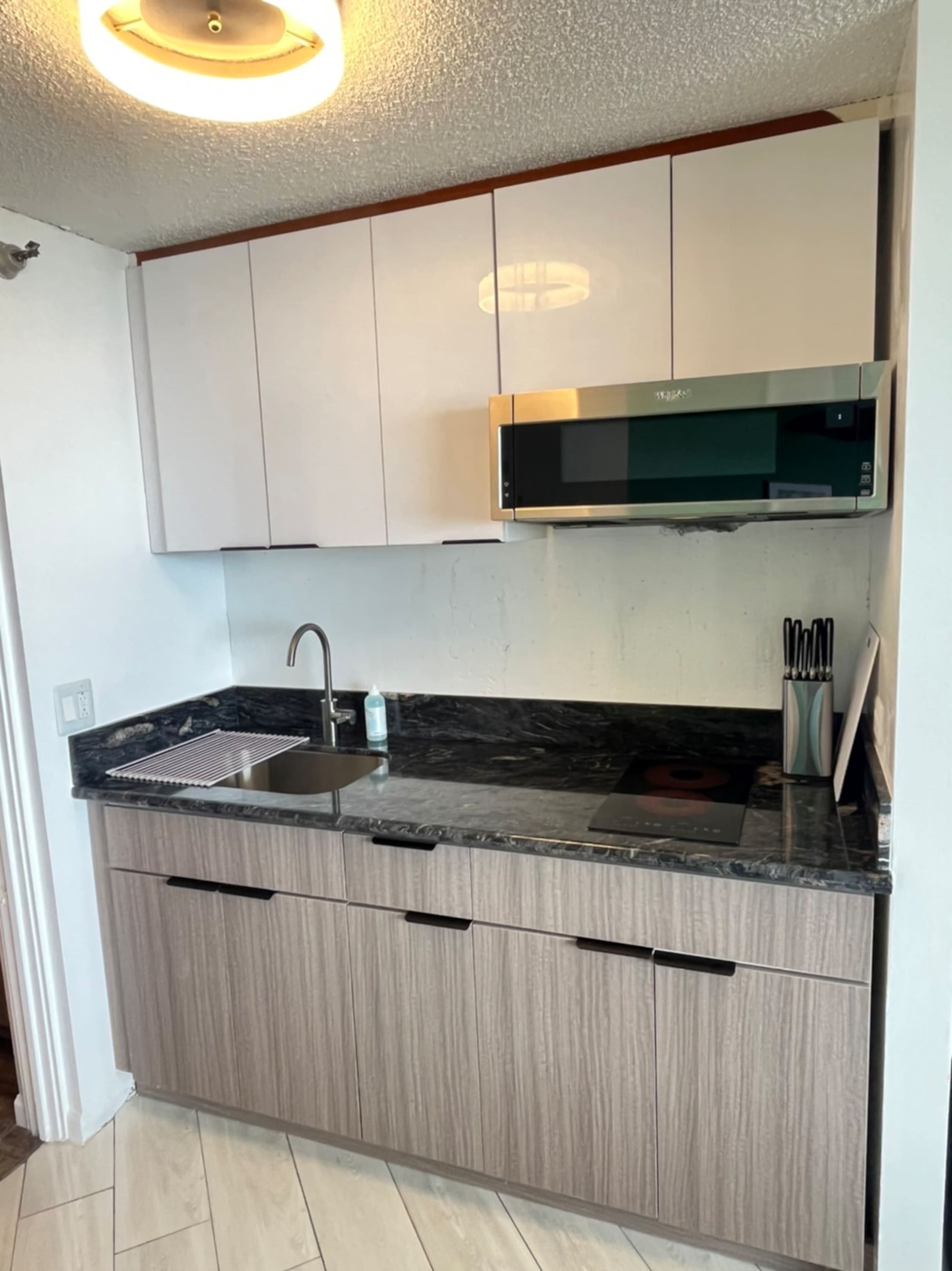 Condo in Honolulu · ★4.72 · 1 bedroom · 2 beds · 1 private bath - Image 5