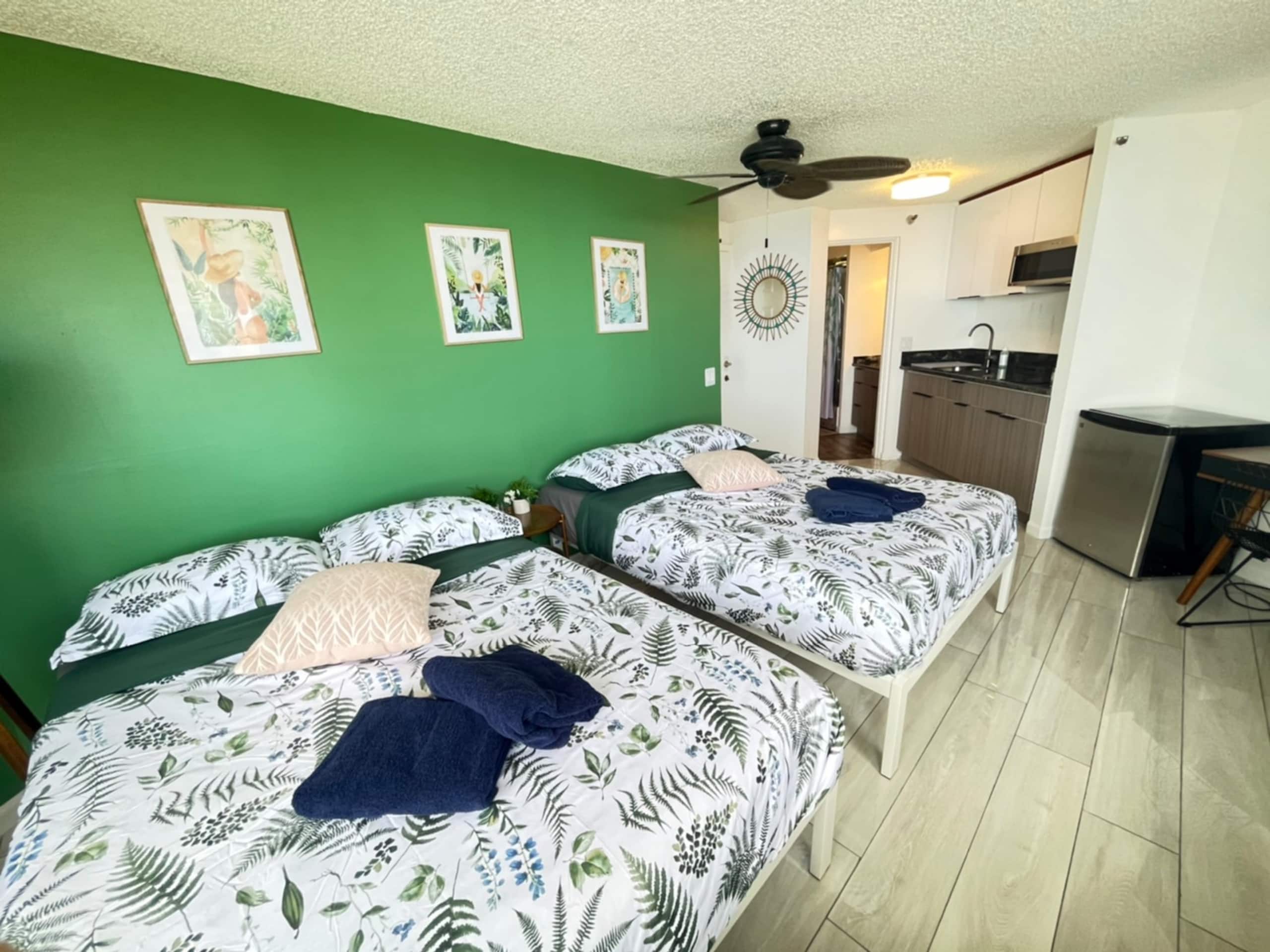 Condo in Honolulu · ★4.87 · 1 bedroom · 2 beds · 1 private bath - Image 10