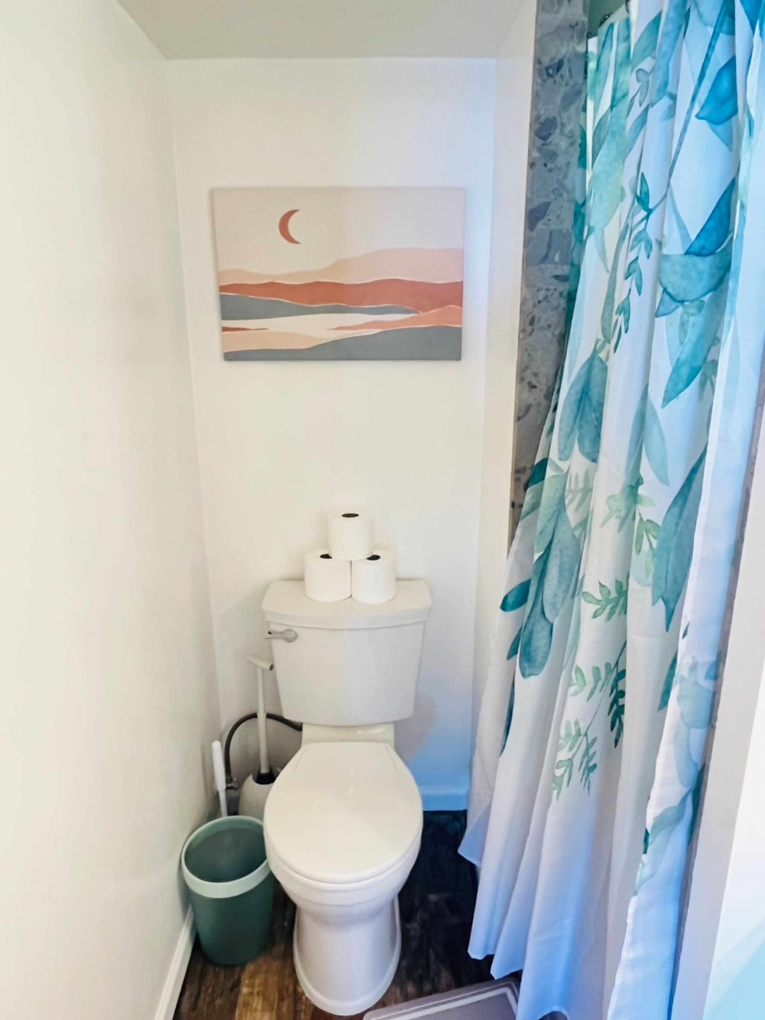 Condo in Honolulu · ★4.87 · 1 bedroom · 2 beds · 1 private bath - Image 21