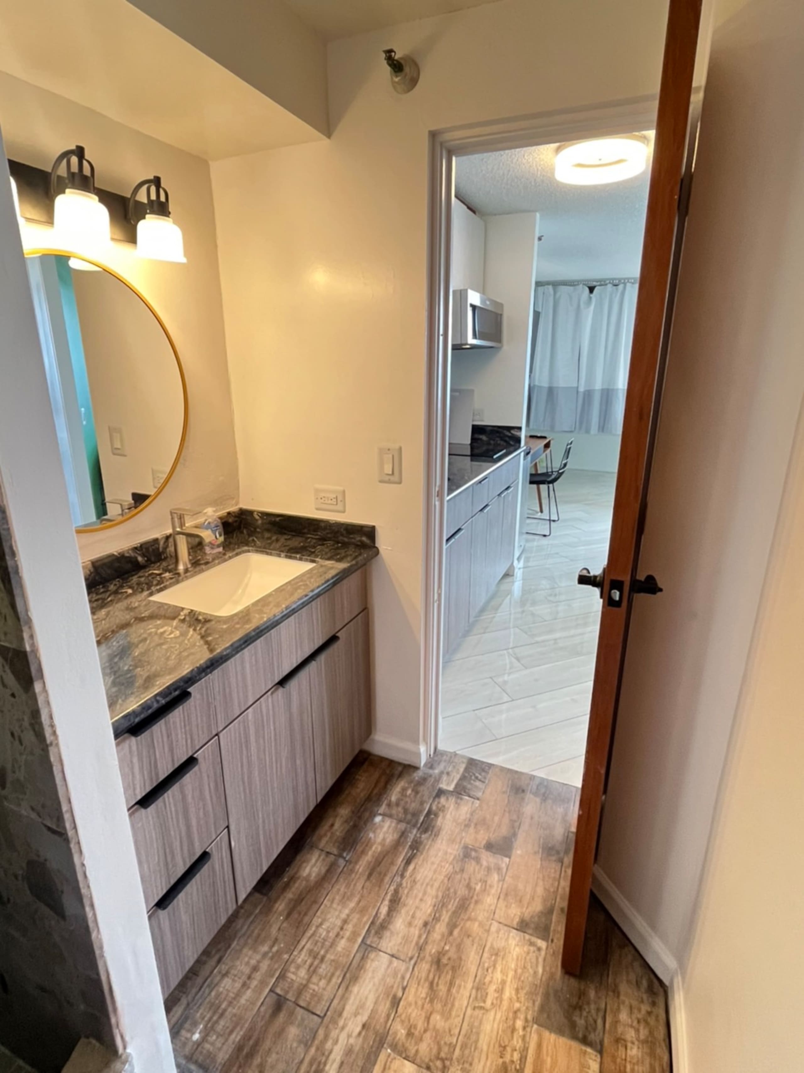 Condo in Honolulu · ★4.87 · 1 bedroom · 2 beds · 1 private bath - Image 20
