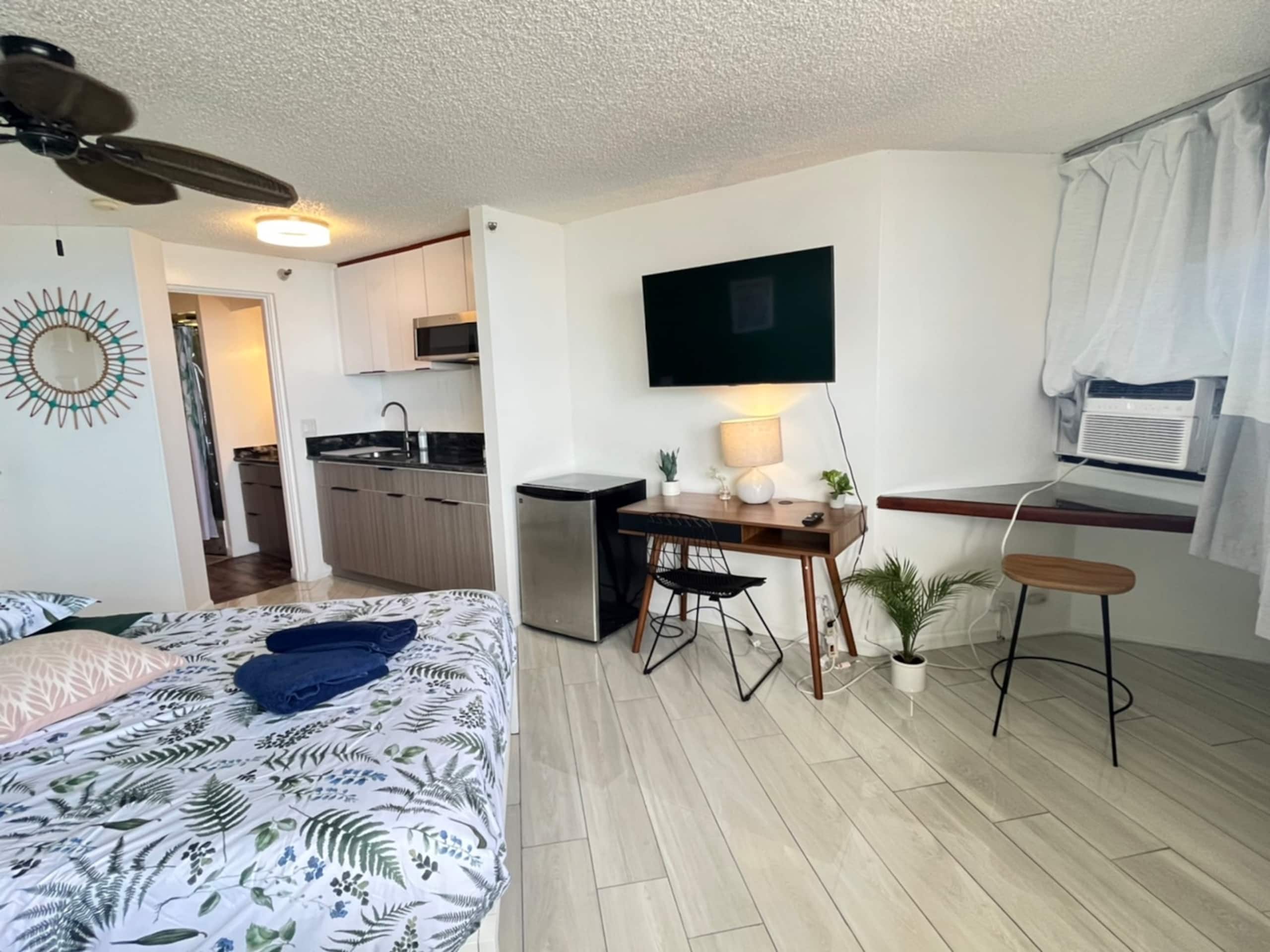 Condo in Honolulu · ★4.87 · 1 bedroom · 2 beds · 1 private bath - Image 15