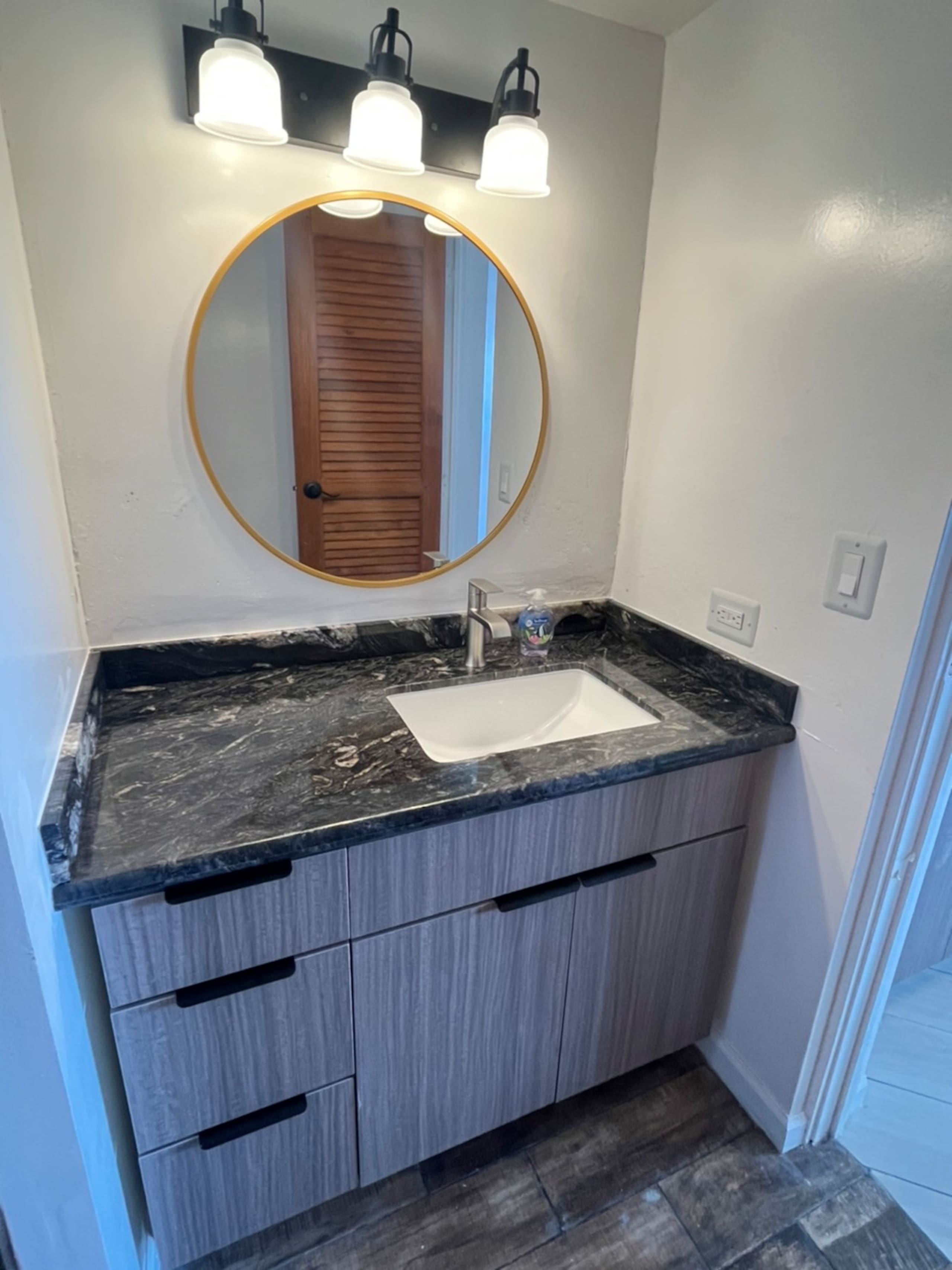 Condo in Honolulu · ★4.87 · 1 bedroom · 2 beds · 1 private bath - Image 19