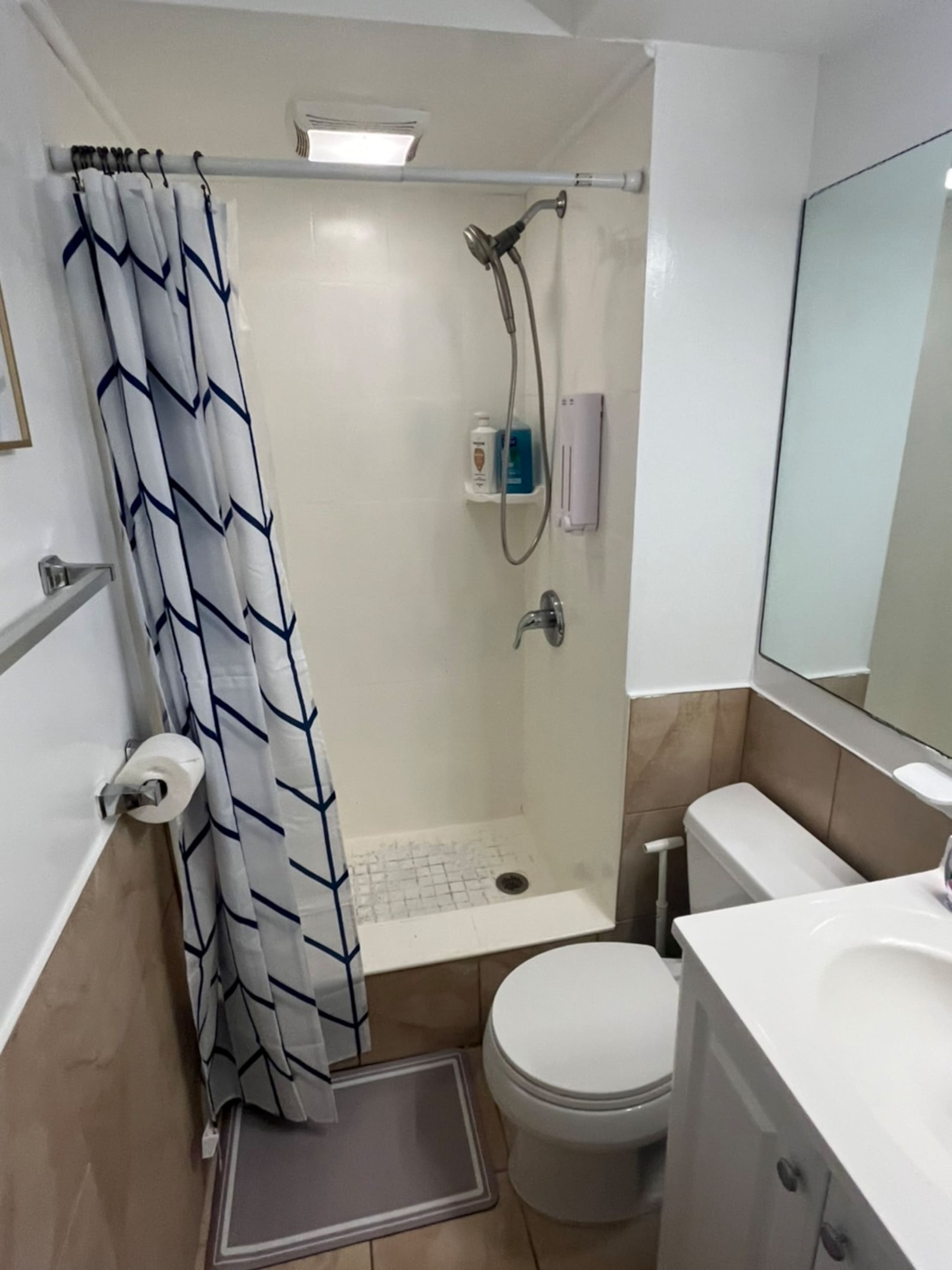 Condo in Honolulu · ★4.5 · 1 bedroom · 2 beds · 1 private bath - Image 21